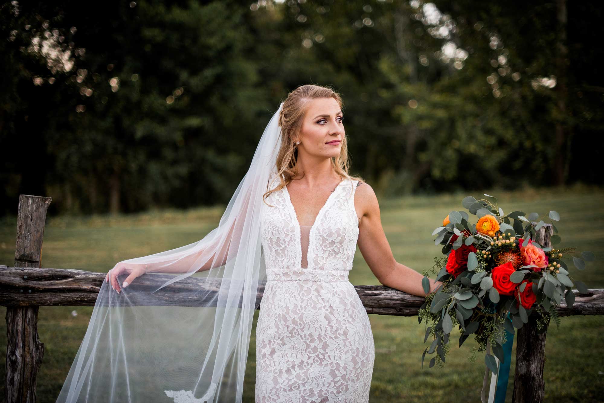 photography-bride-by-fence