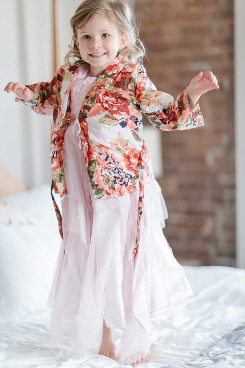 photography-flower-girl-getting-ready